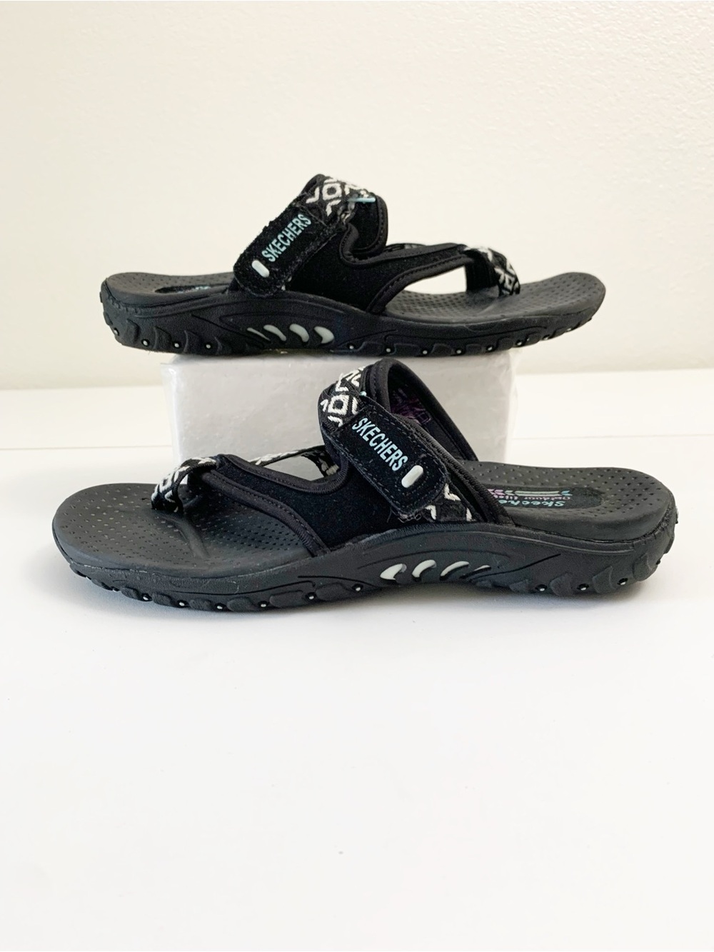 Skechers Women’s Black Reggae Swag Toe Woven Sandals ~ 7 - Picture 3 of 9